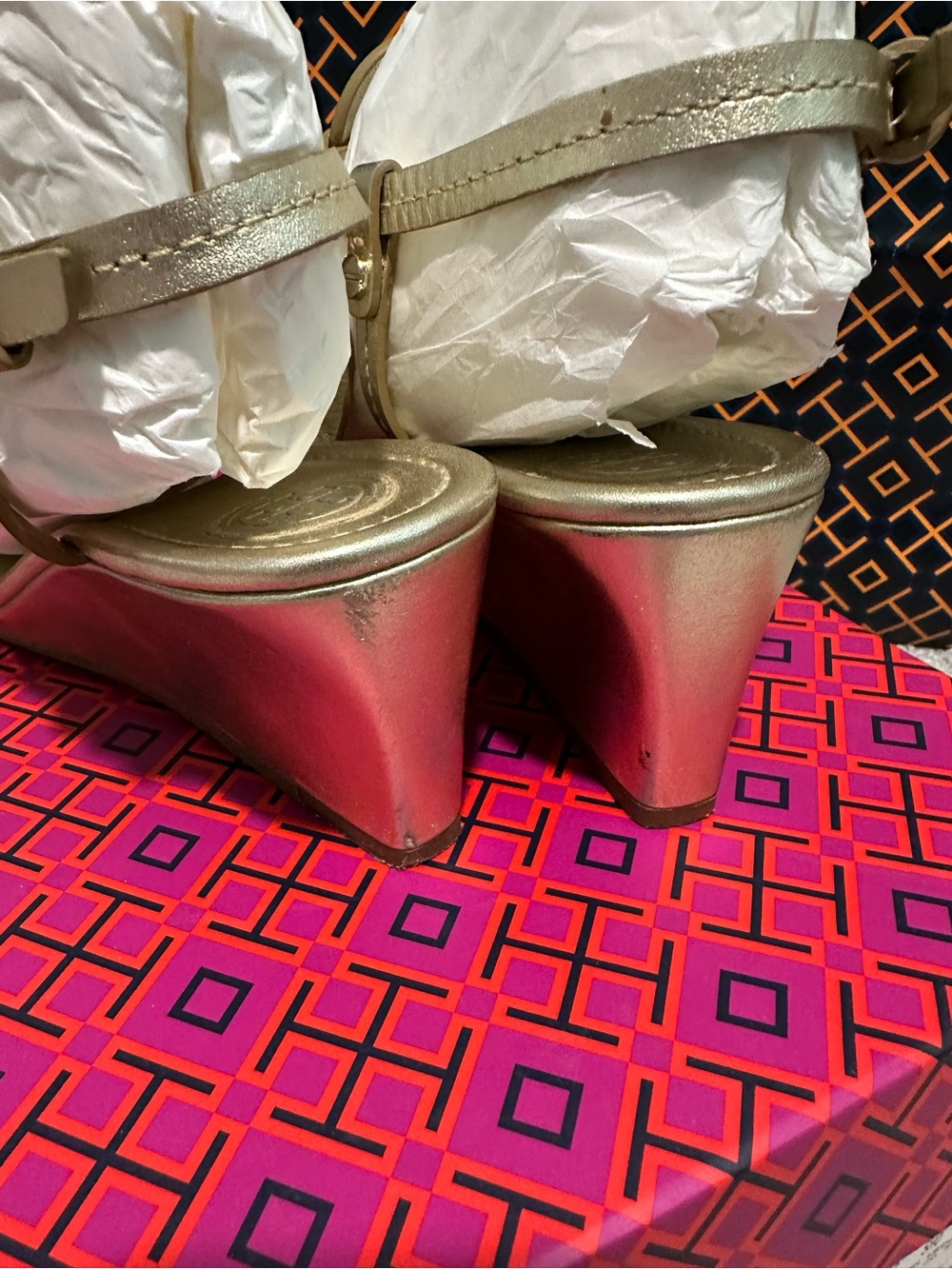 Tory Burch Gold Logo T-Strap Sandals - Picture 4 of 8